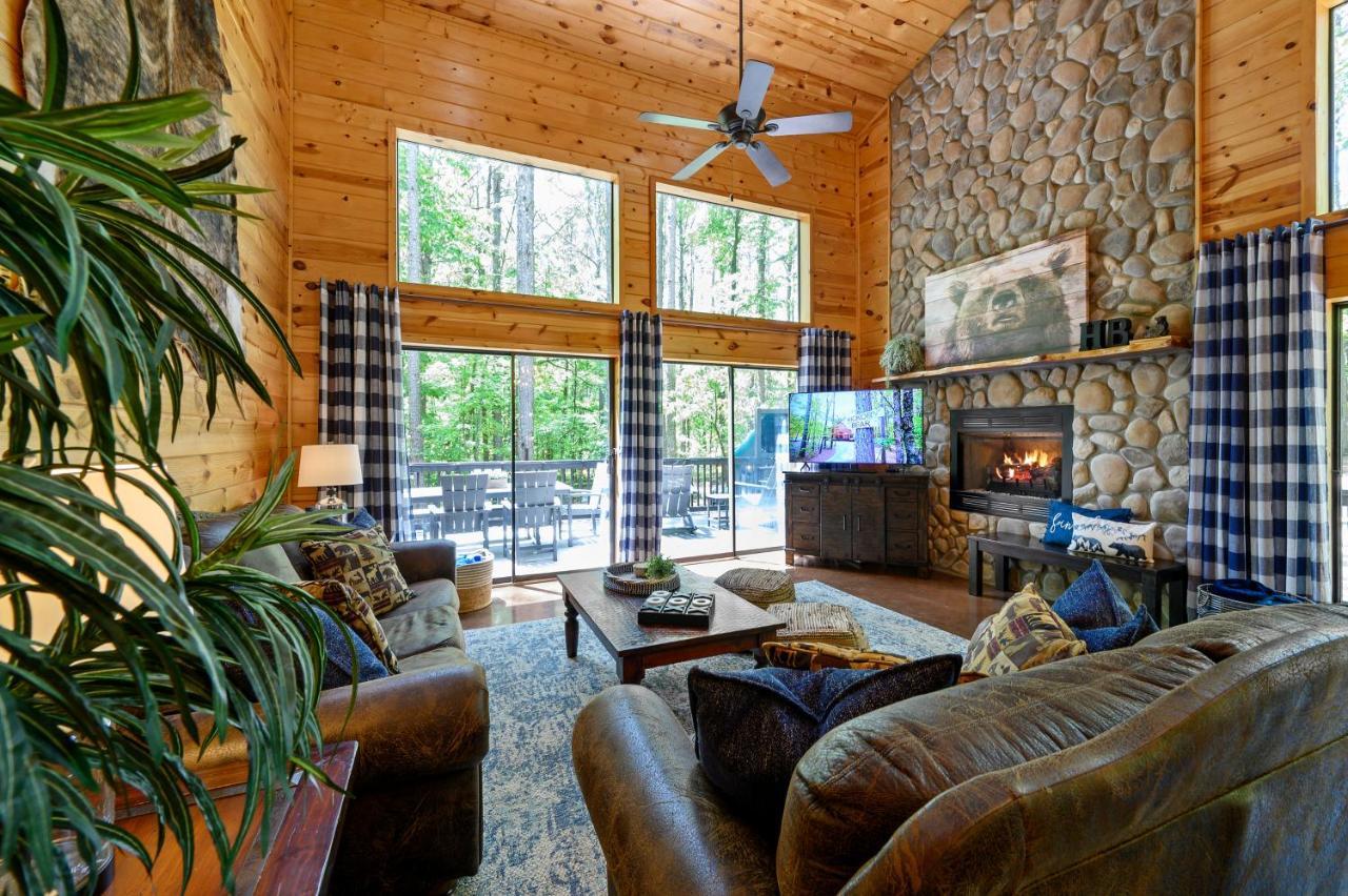 Hickory Bear - Cabin Surrounded By Pines, Sleeps 10, Hot Tub, Fire Pit, Arcade, Foosball Table & Deck Slide Broken Bow Esterno foto