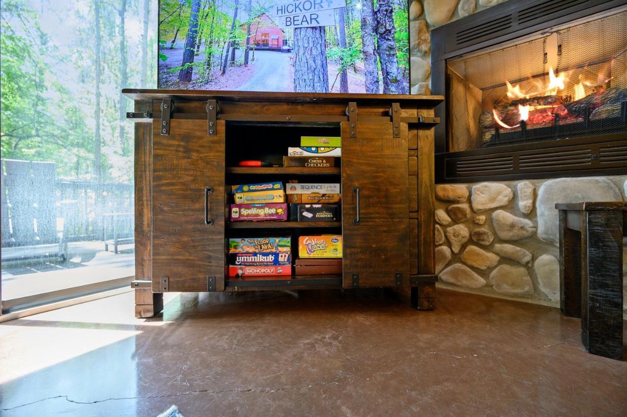 Hickory Bear - Cabin Surrounded By Pines, Sleeps 10, Hot Tub, Fire Pit, Arcade, Foosball Table & Deck Slide Broken Bow Esterno foto