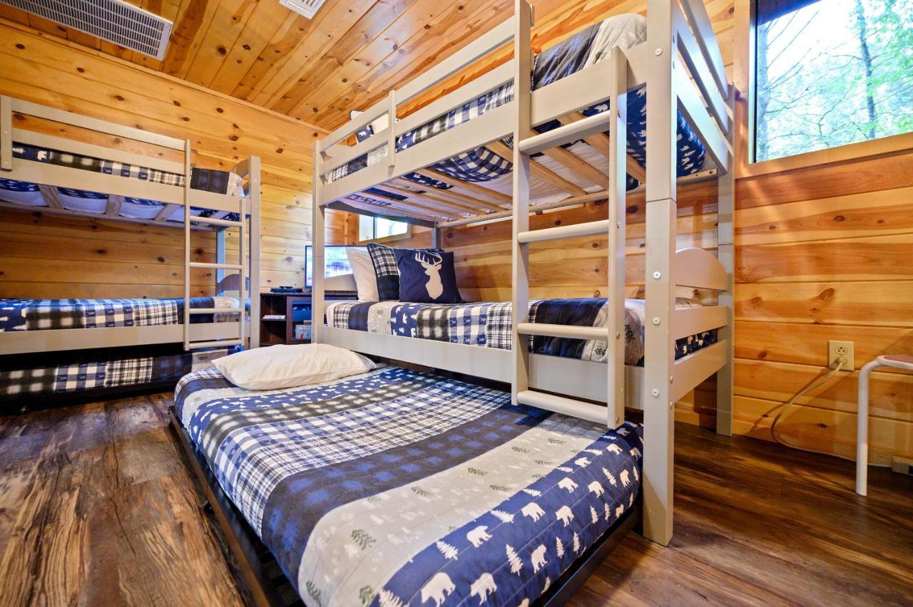 Hickory Bear - Cabin Surrounded By Pines, Sleeps 10, Hot Tub, Fire Pit, Arcade, Foosball Table & Deck Slide Broken Bow Esterno foto