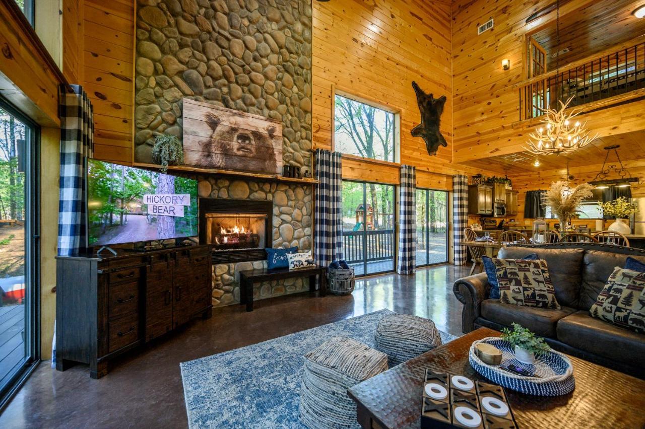 Hickory Bear - Cabin Surrounded By Pines, Sleeps 10, Hot Tub, Fire Pit, Arcade, Foosball Table & Deck Slide Broken Bow Esterno foto