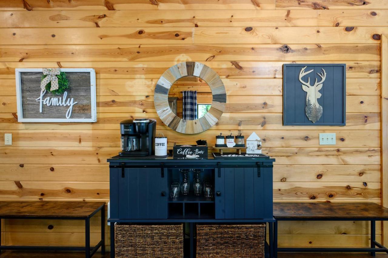 Hickory Bear - Cabin Surrounded By Pines, Sleeps 10, Hot Tub, Fire Pit, Arcade, Foosball Table & Deck Slide Broken Bow Esterno foto