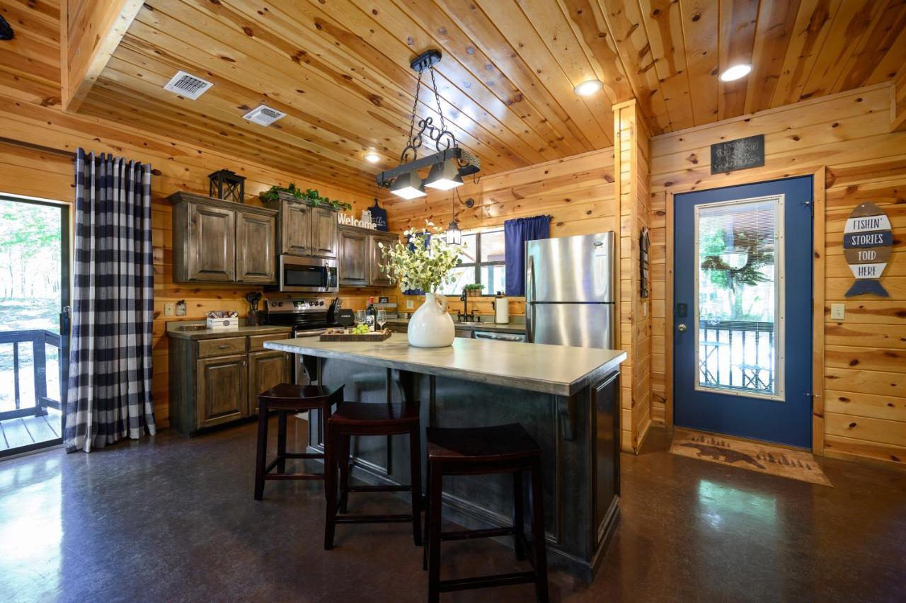 Hickory Bear - Cabin Surrounded By Pines, Sleeps 10, Hot Tub, Fire Pit, Arcade, Foosball Table & Deck Slide Broken Bow Esterno foto