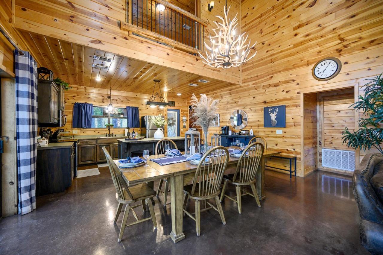 Hickory Bear - Cabin Surrounded By Pines, Sleeps 10, Hot Tub, Fire Pit, Arcade, Foosball Table & Deck Slide Broken Bow Esterno foto