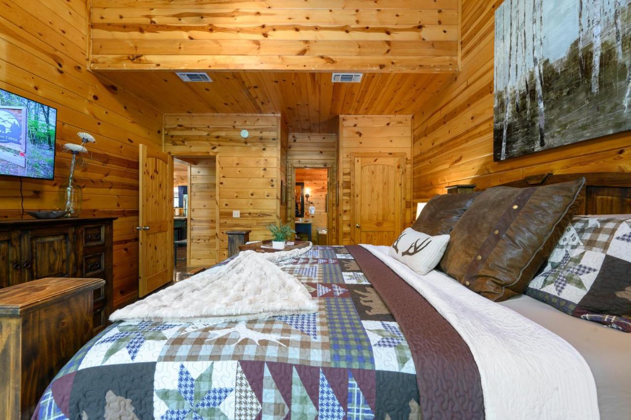 Hickory Bear - Cabin Surrounded By Pines, Sleeps 10, Hot Tub, Fire Pit, Arcade, Foosball Table & Deck Slide Broken Bow Esterno foto