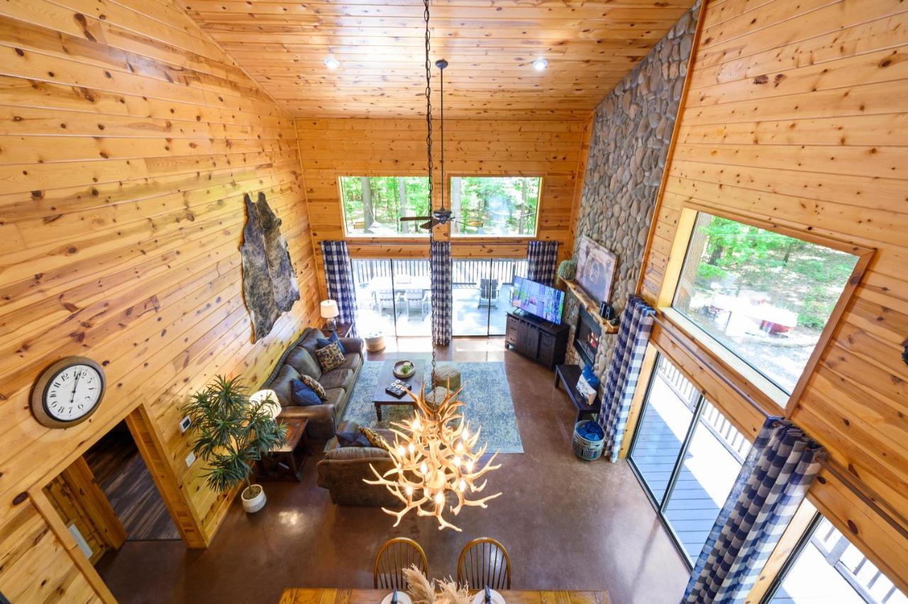 Hickory Bear - Cabin Surrounded By Pines, Sleeps 10, Hot Tub, Fire Pit, Arcade, Foosball Table & Deck Slide Broken Bow Esterno foto