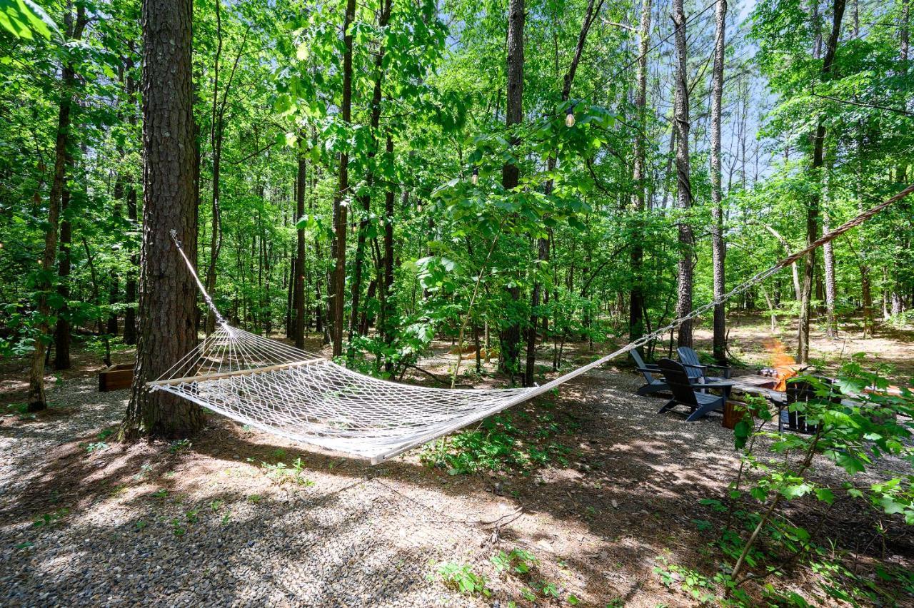 Hickory Bear - Cabin Surrounded By Pines, Sleeps 10, Hot Tub, Fire Pit, Arcade, Foosball Table & Deck Slide Broken Bow Esterno foto