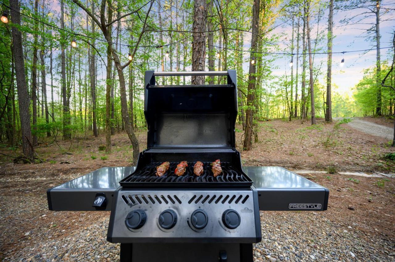 Hickory Bear - Cabin Surrounded By Pines, Sleeps 10, Hot Tub, Fire Pit, Arcade, Foosball Table & Deck Slide Broken Bow Esterno foto