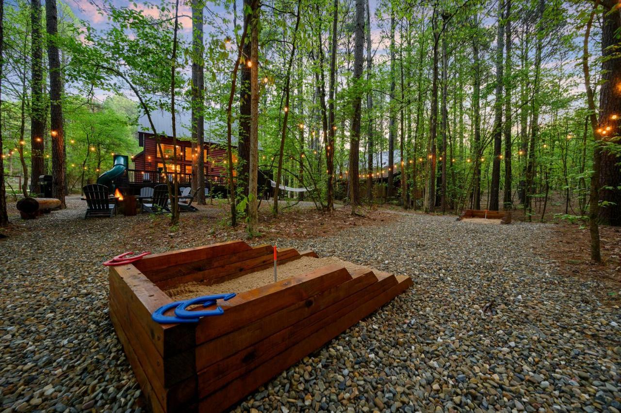 Hickory Bear - Cabin Surrounded By Pines, Sleeps 10, Hot Tub, Fire Pit, Arcade, Foosball Table & Deck Slide Broken Bow Esterno foto