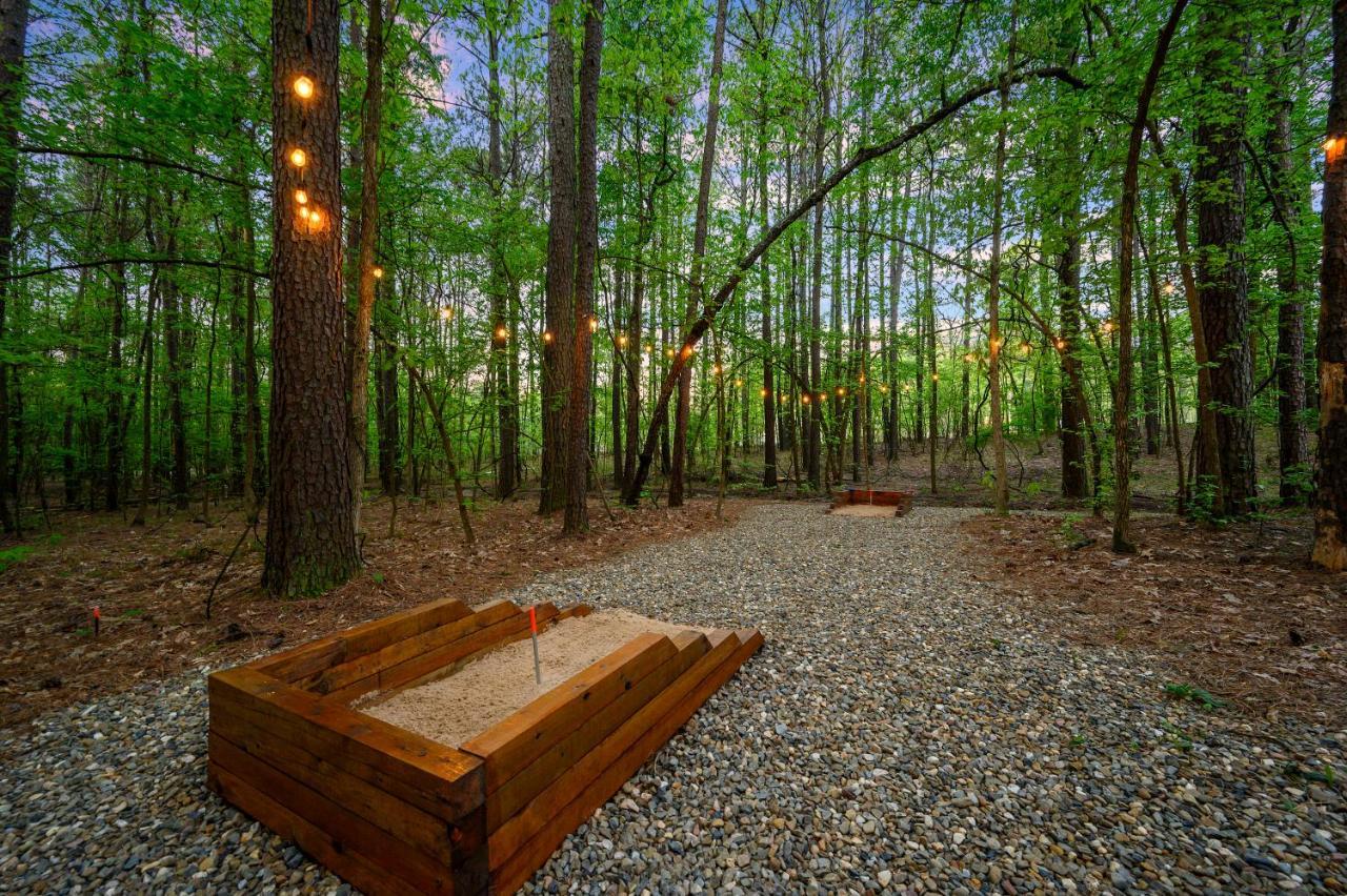 Hickory Bear - Cabin Surrounded By Pines, Sleeps 10, Hot Tub, Fire Pit, Arcade, Foosball Table & Deck Slide Broken Bow Esterno foto