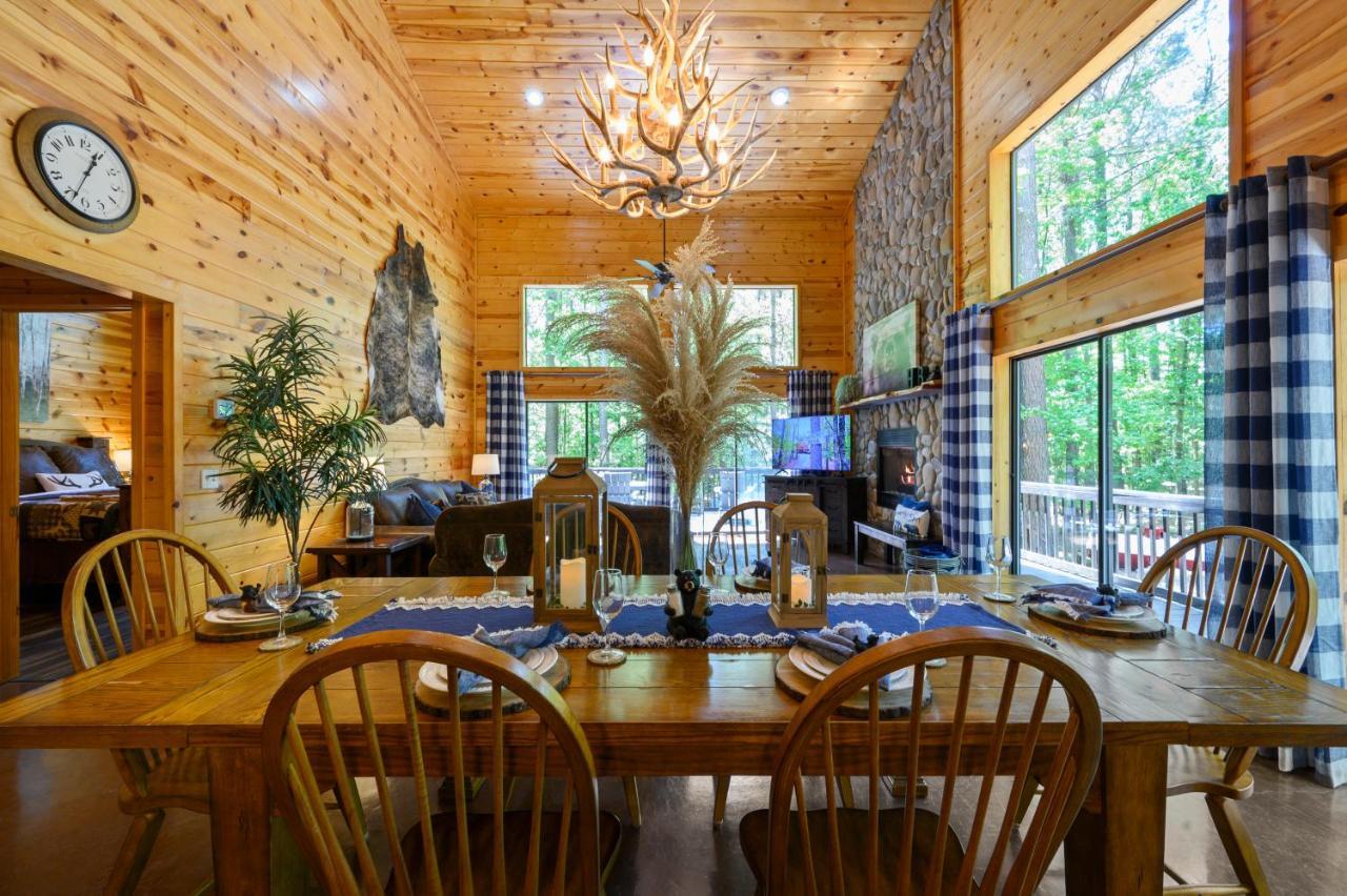 Hickory Bear - Cabin Surrounded By Pines, Sleeps 10, Hot Tub, Fire Pit, Arcade, Foosball Table & Deck Slide Broken Bow Esterno foto