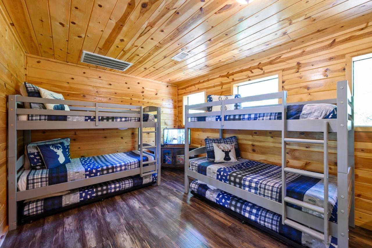 Hickory Bear - Cabin Surrounded By Pines, Sleeps 10, Hot Tub, Fire Pit, Arcade, Foosball Table & Deck Slide Broken Bow Esterno foto