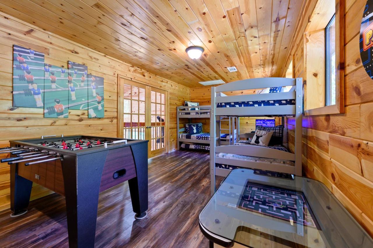 Hickory Bear - Cabin Surrounded By Pines, Sleeps 10, Hot Tub, Fire Pit, Arcade, Foosball Table & Deck Slide Broken Bow Esterno foto