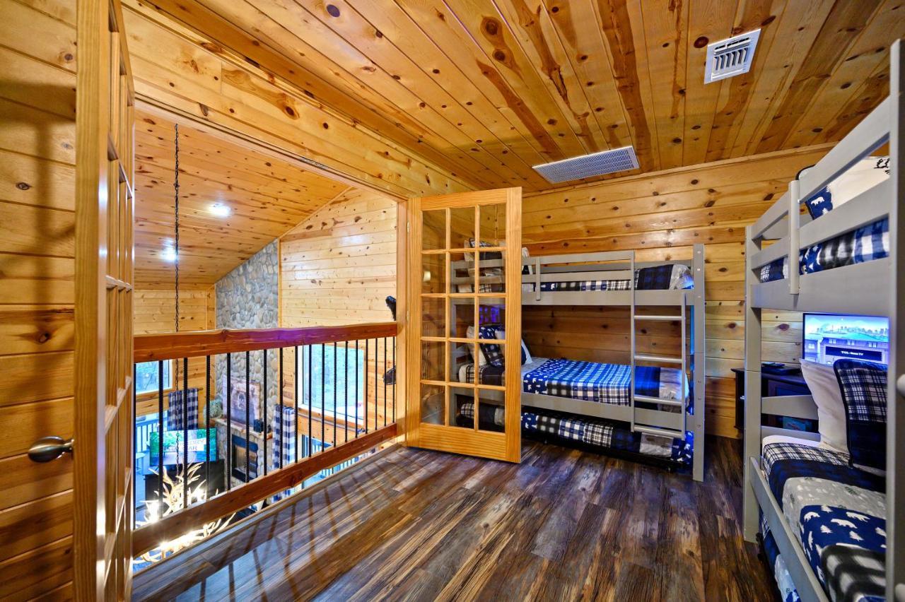 Hickory Bear - Cabin Surrounded By Pines, Sleeps 10, Hot Tub, Fire Pit, Arcade, Foosball Table & Deck Slide Broken Bow Esterno foto