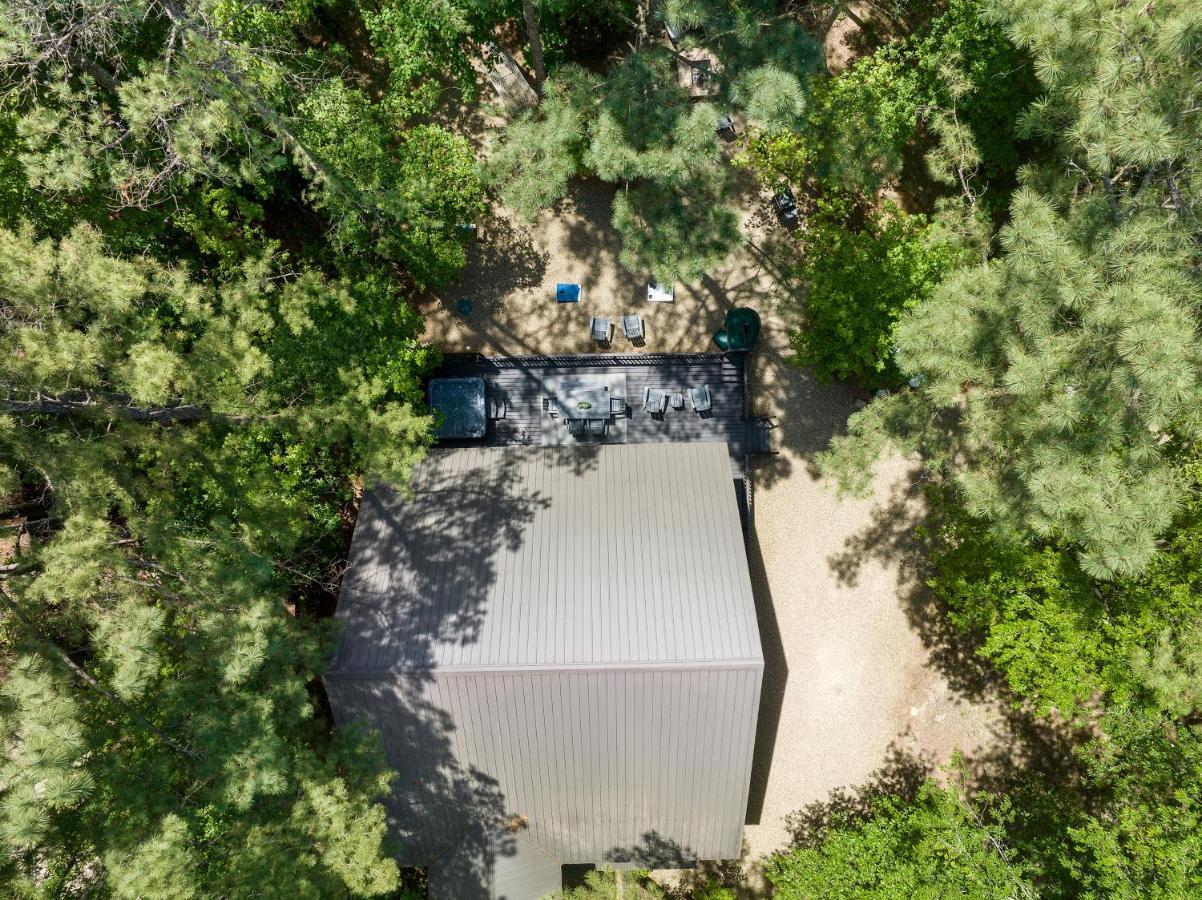 Hickory Bear - Cabin Surrounded By Pines, Sleeps 10, Hot Tub, Fire Pit, Arcade, Foosball Table & Deck Slide Broken Bow Esterno foto