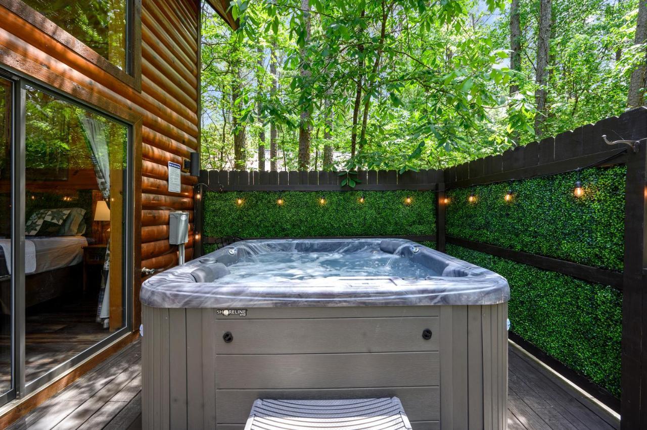 Hickory Bear - Cabin Surrounded By Pines, Sleeps 10, Hot Tub, Fire Pit, Arcade, Foosball Table & Deck Slide Broken Bow Esterno foto