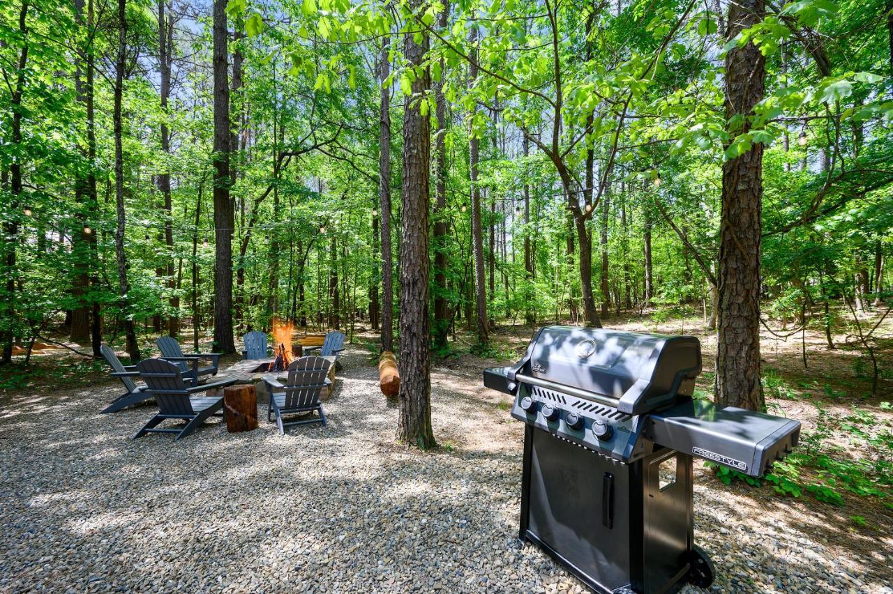 Hickory Bear - Cabin Surrounded By Pines, Sleeps 10, Hot Tub, Fire Pit, Arcade, Foosball Table & Deck Slide Broken Bow Esterno foto