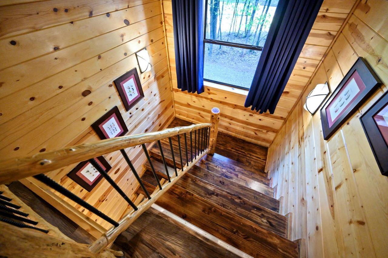 Hickory Bear - Cabin Surrounded By Pines, Sleeps 10, Hot Tub, Fire Pit, Arcade, Foosball Table & Deck Slide Broken Bow Esterno foto