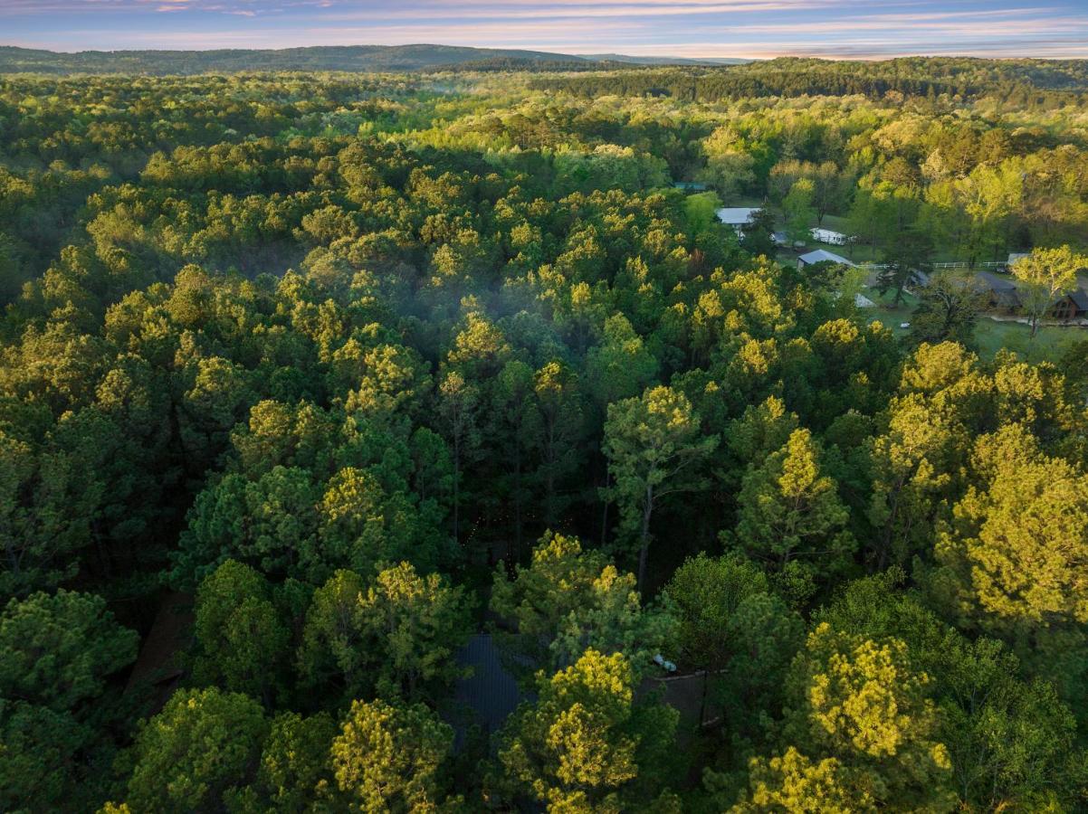 Hickory Bear - Cabin Surrounded By Pines, Sleeps 10, Hot Tub, Fire Pit, Arcade, Foosball Table & Deck Slide Broken Bow Esterno foto