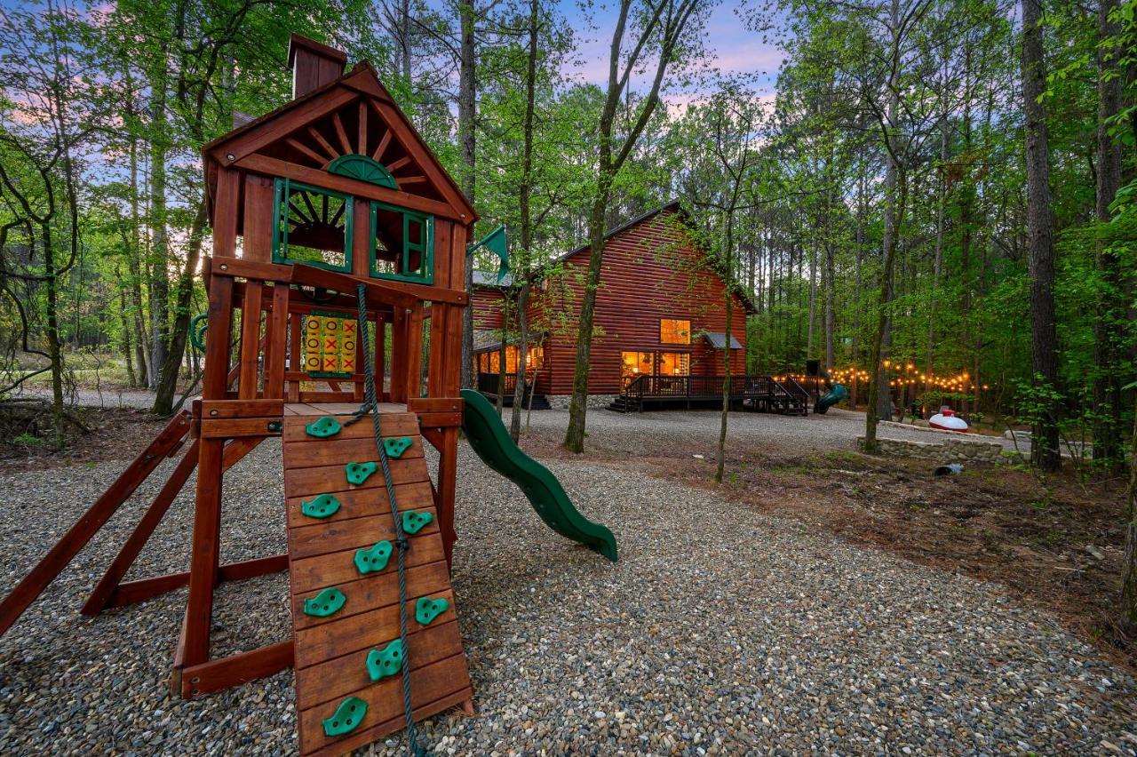 Hickory Bear - Cabin Surrounded By Pines, Sleeps 10, Hot Tub, Fire Pit, Arcade, Foosball Table & Deck Slide Broken Bow Esterno foto