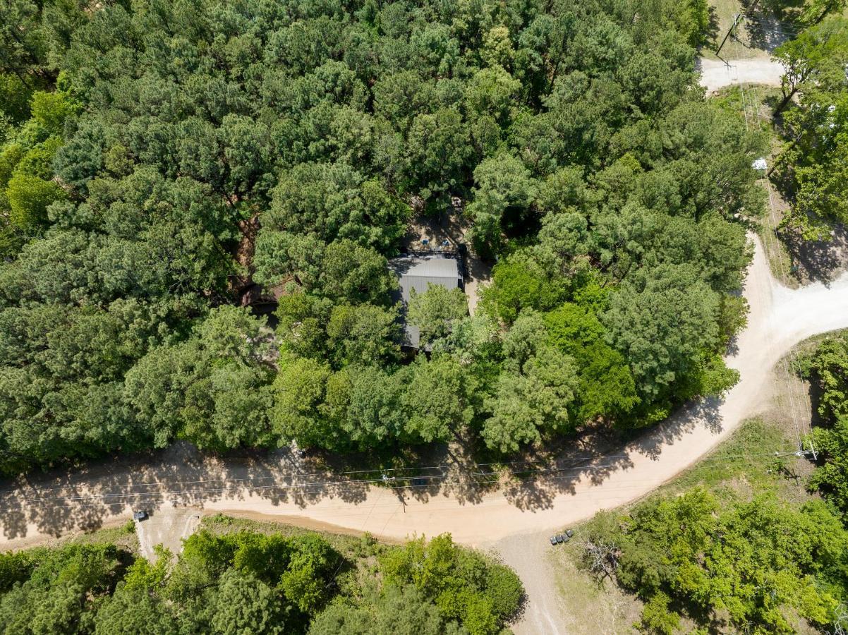 Hickory Bear - Cabin Surrounded By Pines, Sleeps 10, Hot Tub, Fire Pit, Arcade, Foosball Table & Deck Slide Broken Bow Esterno foto