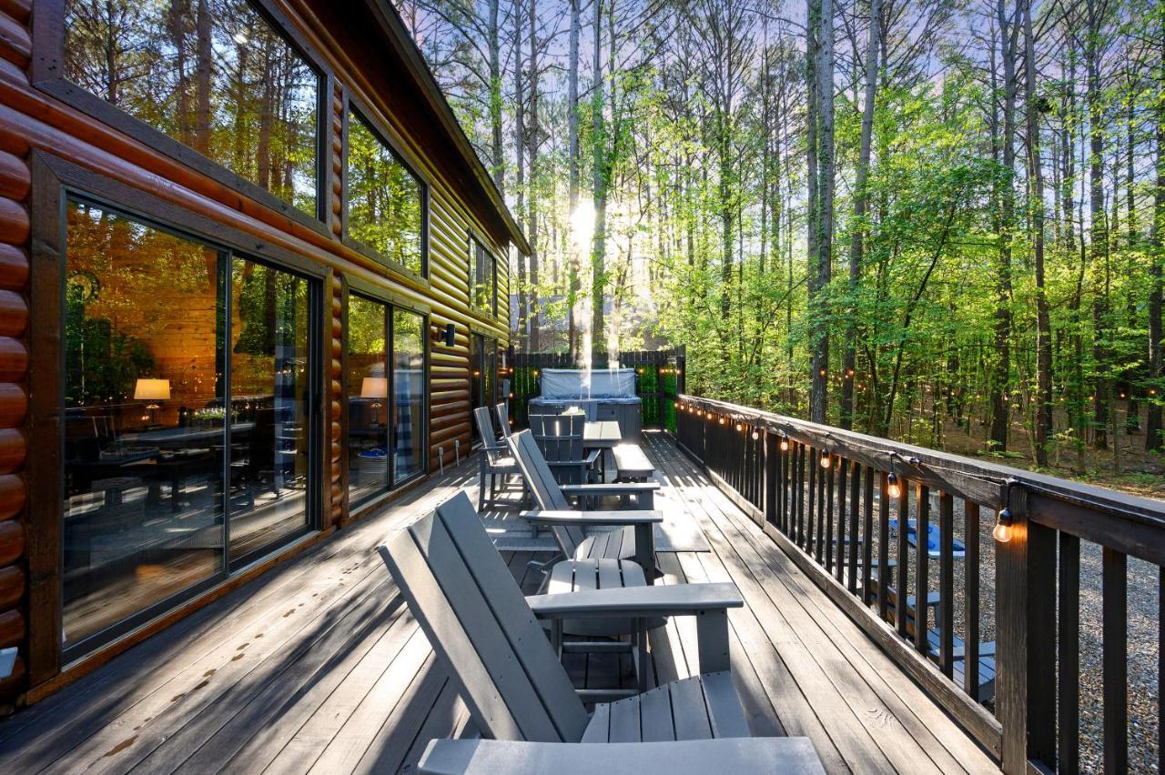 Hickory Bear - Cabin Surrounded By Pines, Sleeps 10, Hot Tub, Fire Pit, Arcade, Foosball Table & Deck Slide Broken Bow Esterno foto